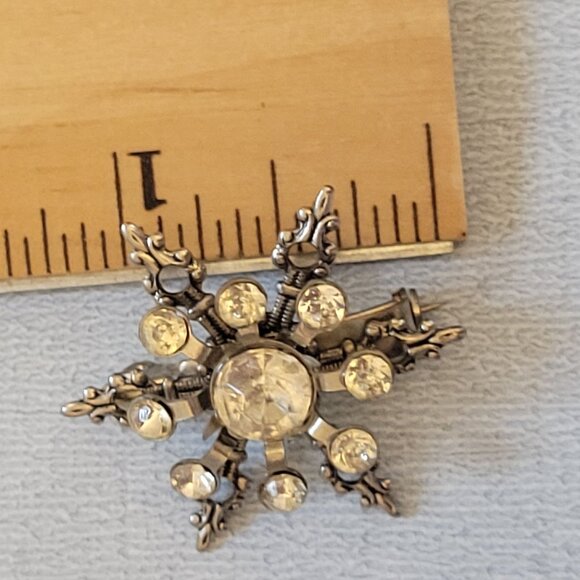 Vintage Rhinestone Snowflake Brooch Pin With Antique Gold Finish - Picture 3 of 3
